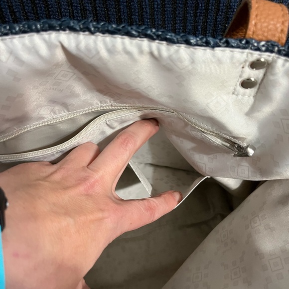 31 Around Town Tote NWOT - Picture 6 of 6